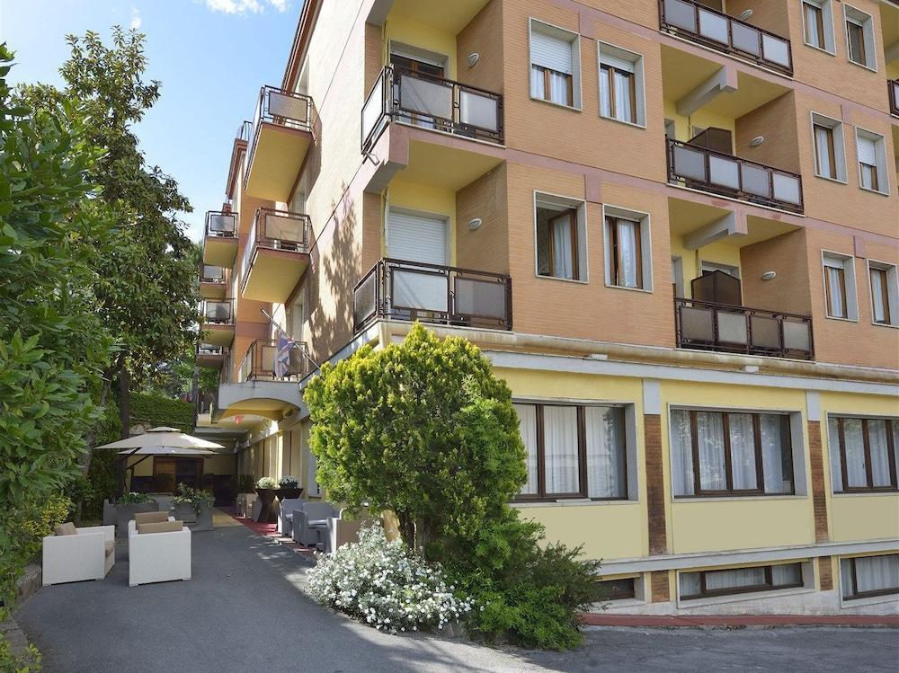 Hotel Attico 끼안챠노테르메 외부 사진